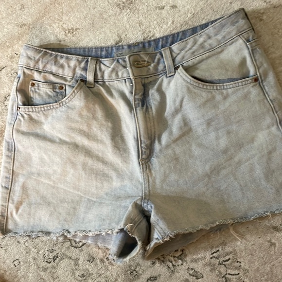 TOPSHOP Mom Denim Short - Picture 1 of 3